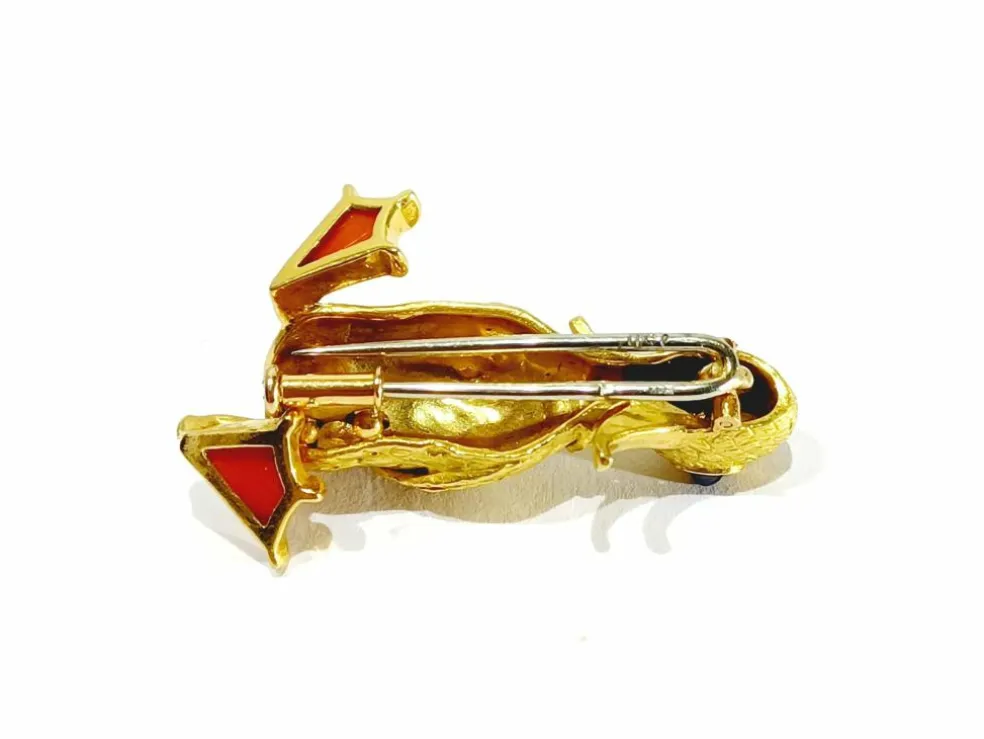 Broche Canard or jaune, corail, saphirs