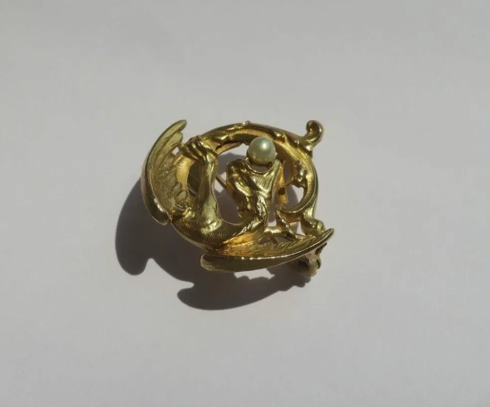 Broche chimère en Or jaune & perle