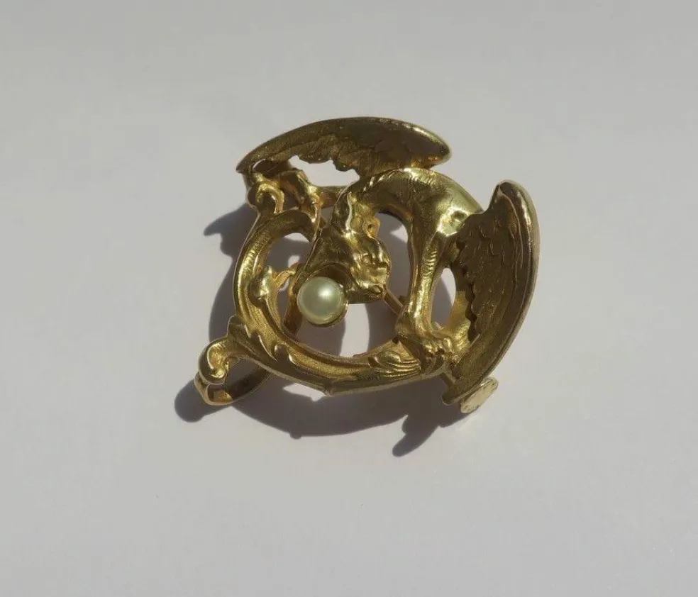 Broche chimère en Or jaune & perle