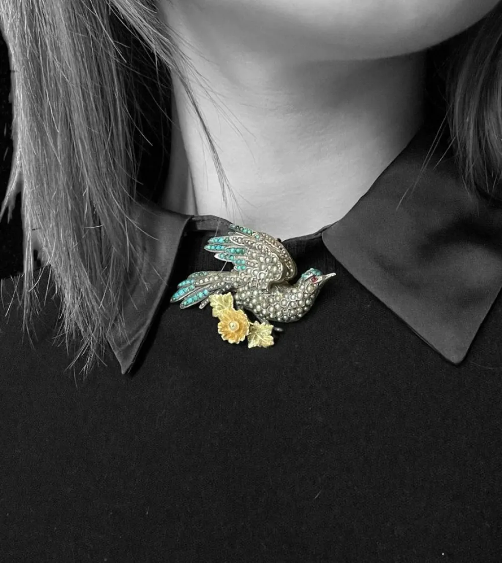 Broche colombe avec micro perles et turquoise