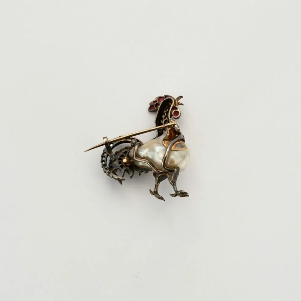 Broche Coq, diamants taille rose et rubis
