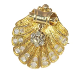 Broche coquillage en or, diamants