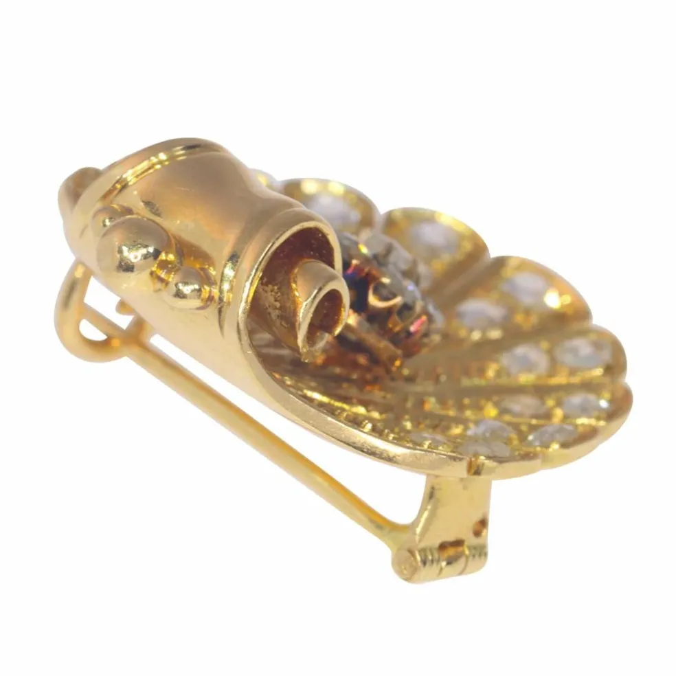 Broche coquillage en or, diamants