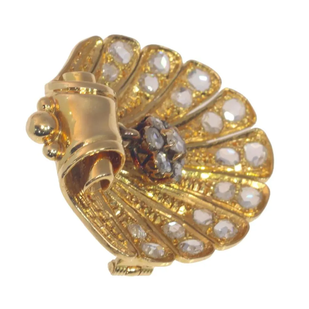 Broche coquillage en or, diamants