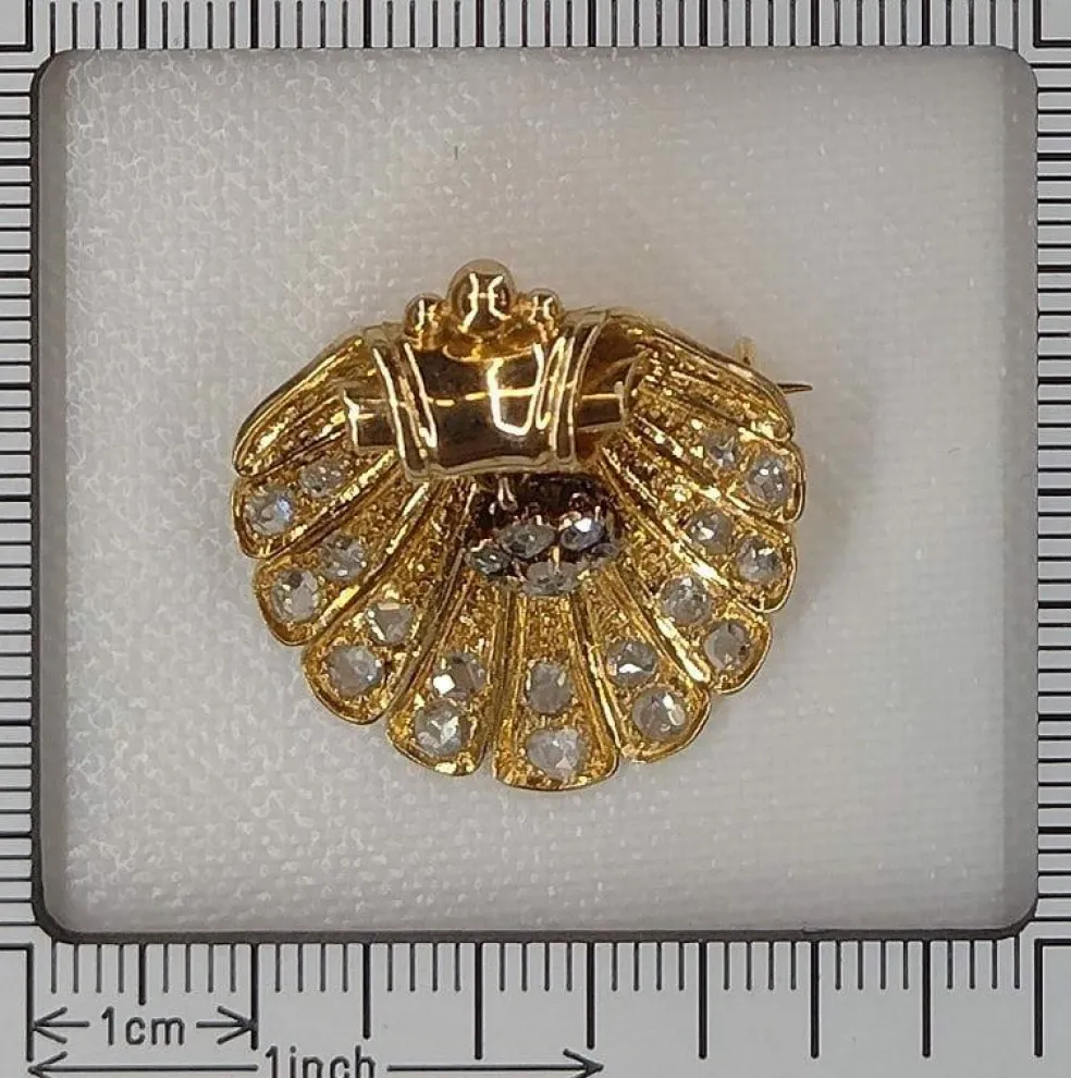Broche coquillage en or, diamants