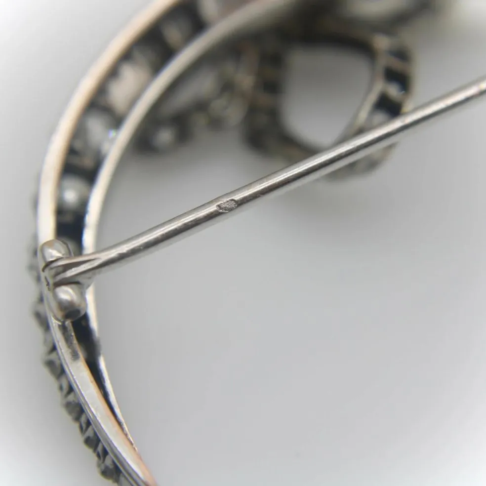 Broche croissant de lune en diamant