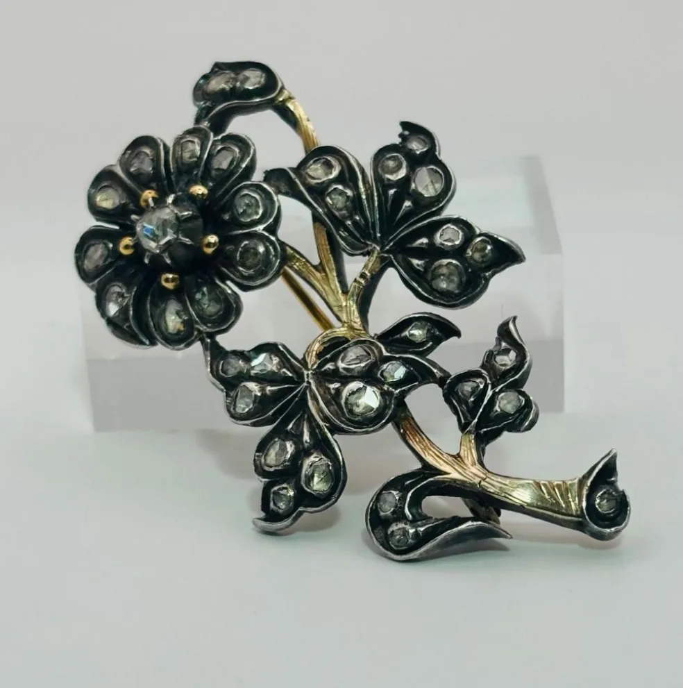 Broche de style Art Déco en or et argent avec diamants taille rose
