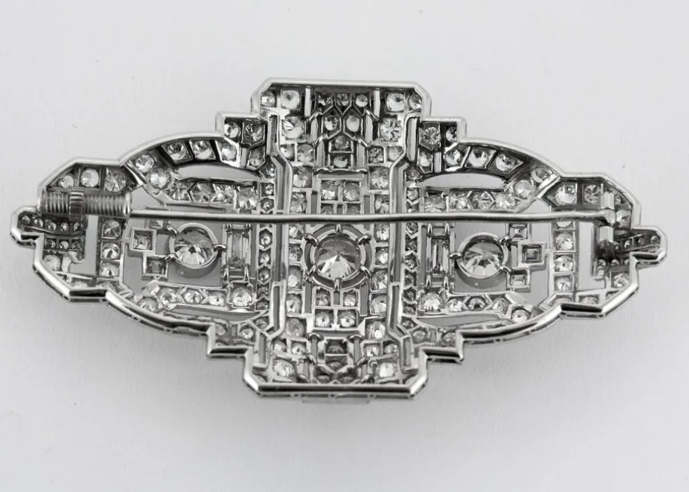 Broche de style Art déco, platine et diamants