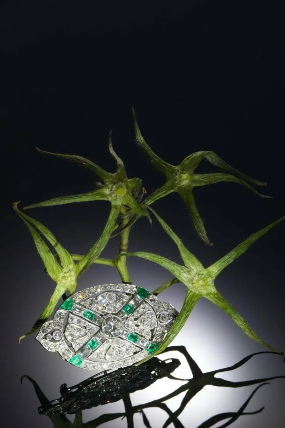 Broche diamant et émeraude