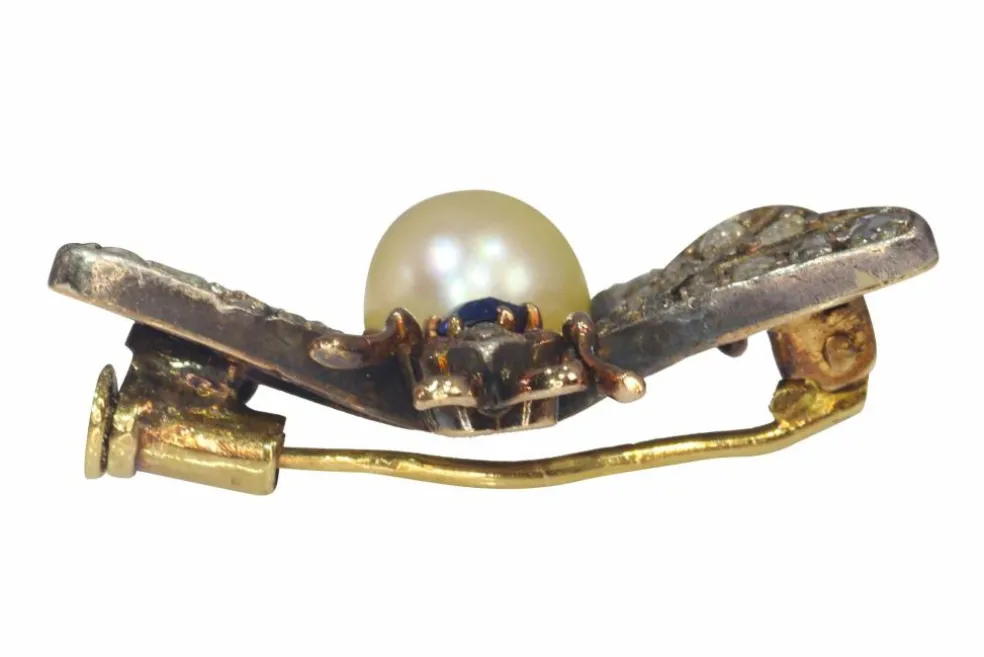 Broche diamant et perle