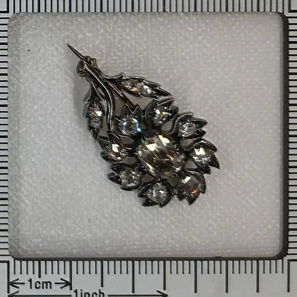 Broche diamants baroque