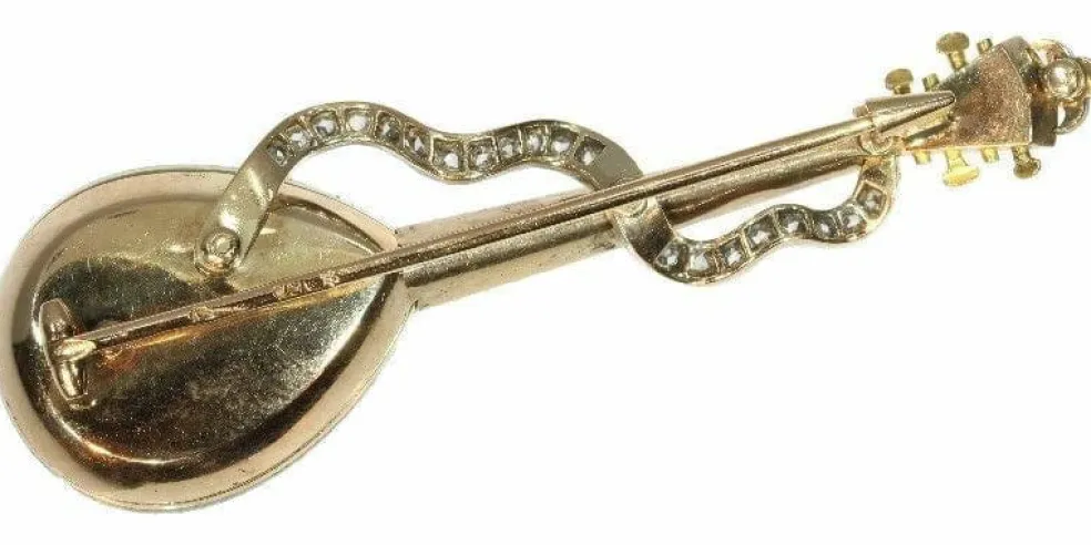 Broche diamants, émail