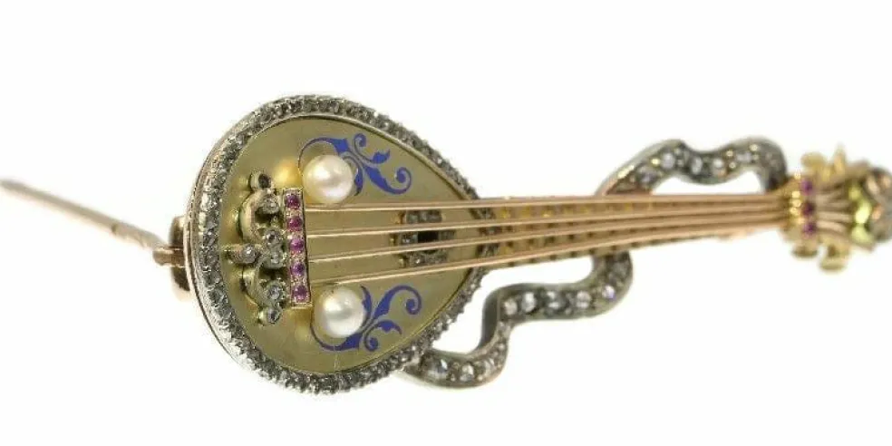 Broche diamants, émail