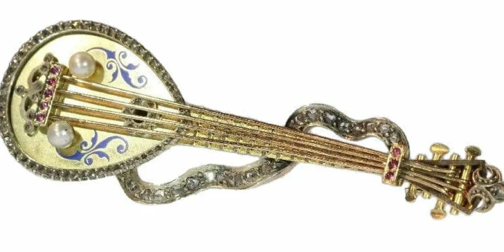 Broche diamants, émail