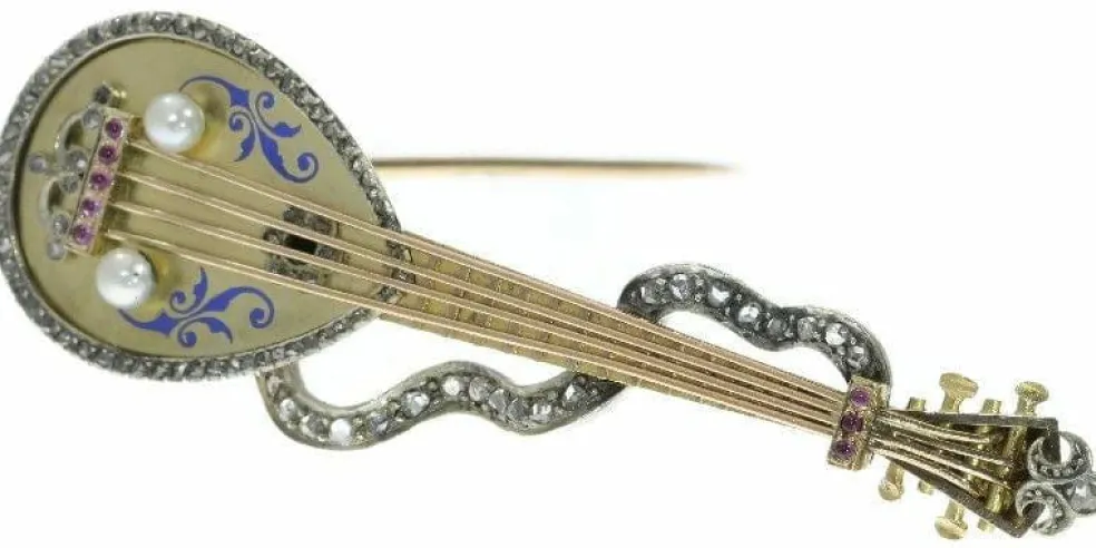 Broche diamants, émail