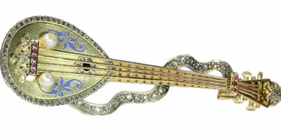 Broche diamants, émail