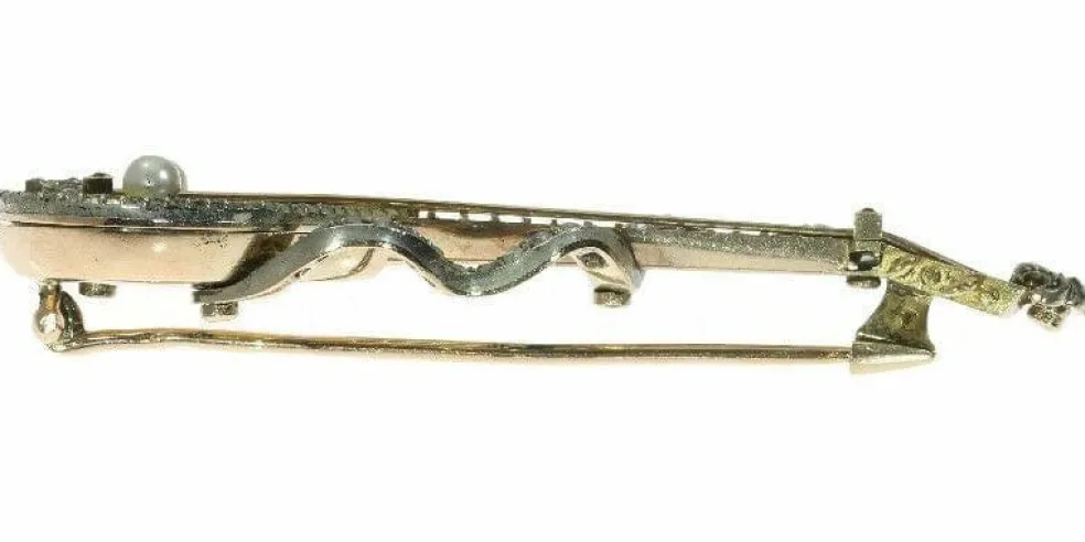 Broche diamants, émail