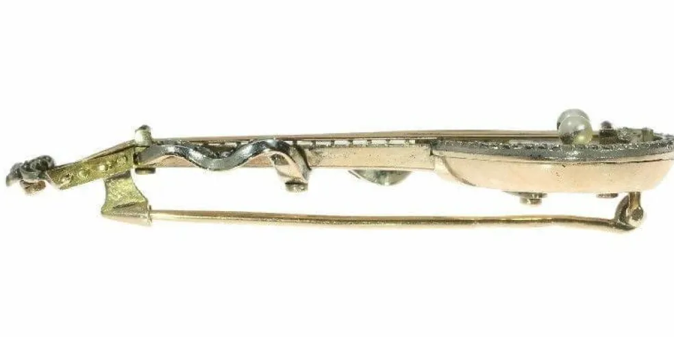 Broche diamants, émail
