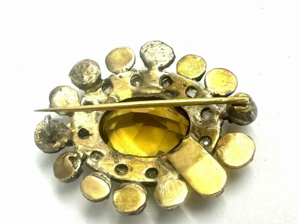 Broche du XVIIIe siècle en forme de soleil rayonnant