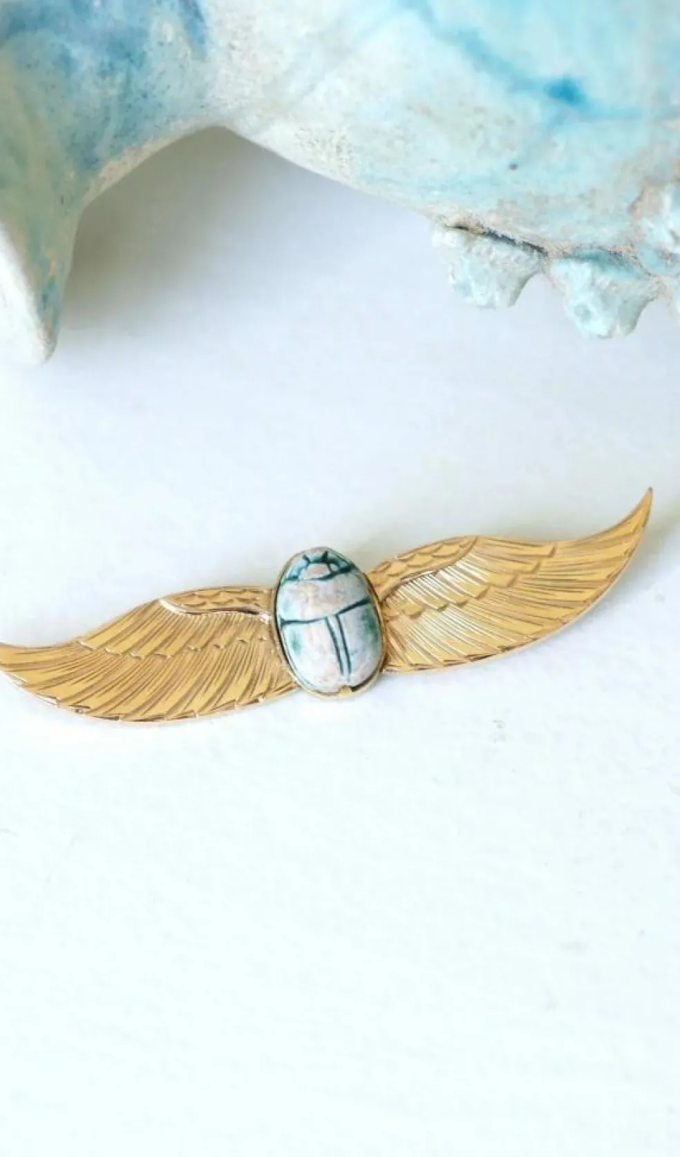 Broche Egyptomanie Or et Scarabée Amulette Fritte