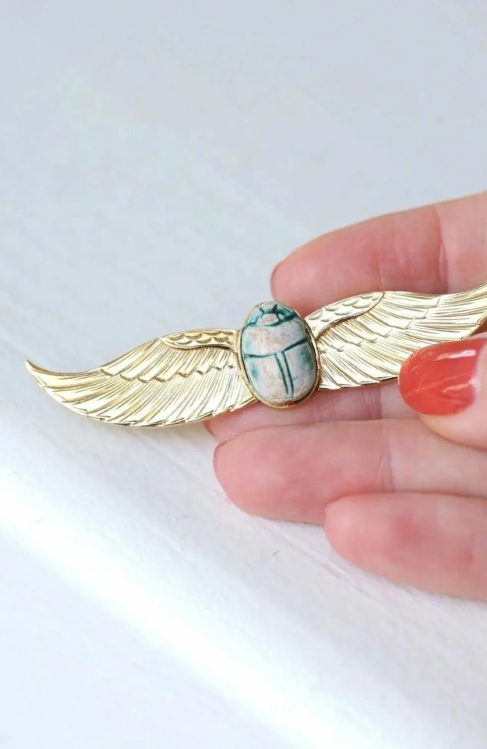 Broche Egyptomanie Or et Scarabée Amulette Fritte