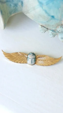 Broche Egyptomanie Or et Scarabée Amulette Fritte