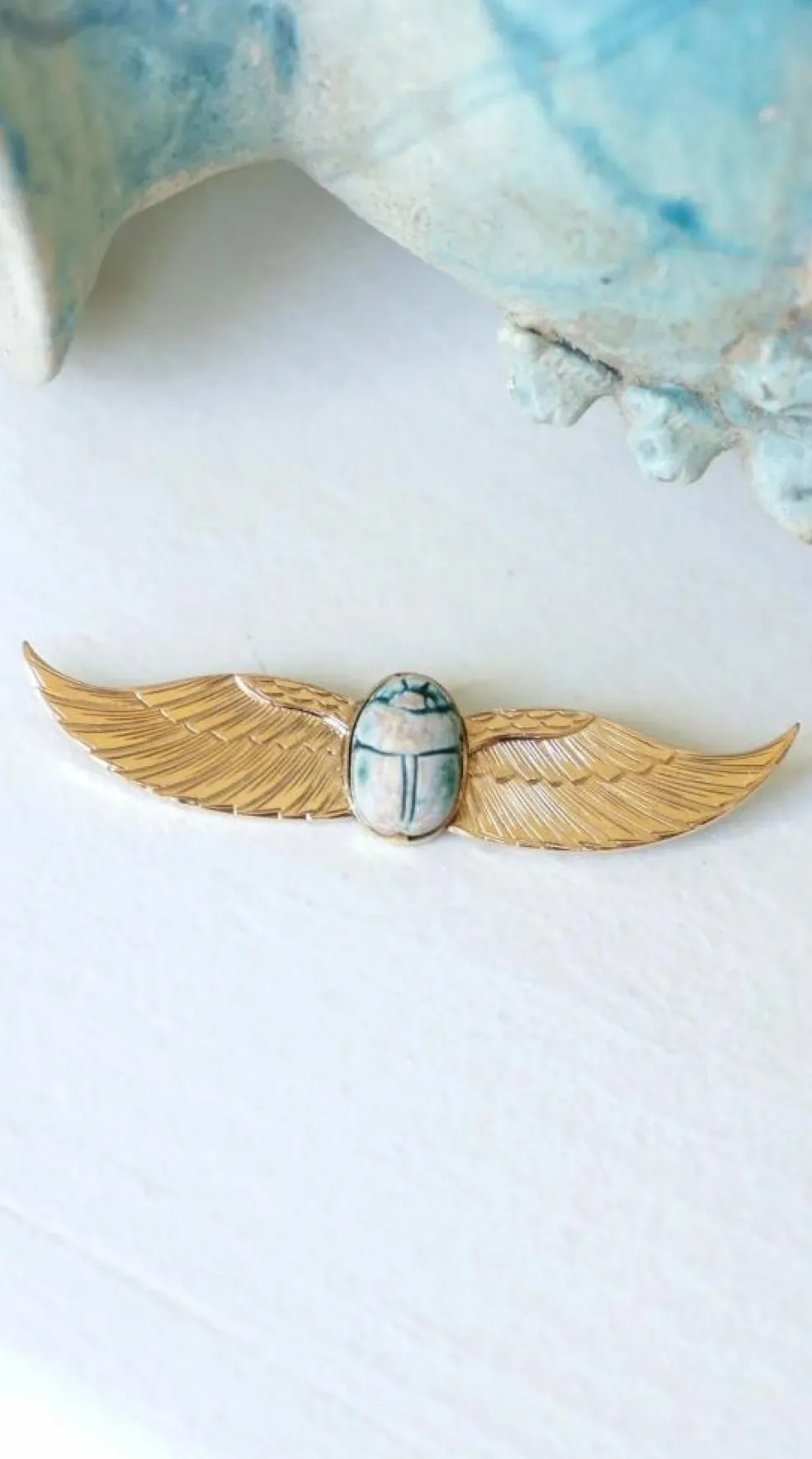 Broche Egyptomanie Or et Scarabée Amulette Fritte