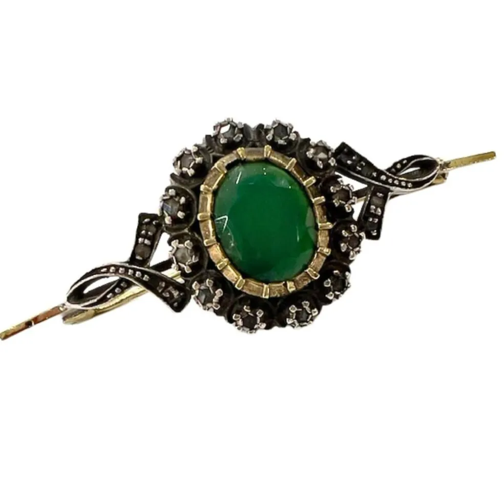 Broche en argent et or taille française avec agate verte contrastante