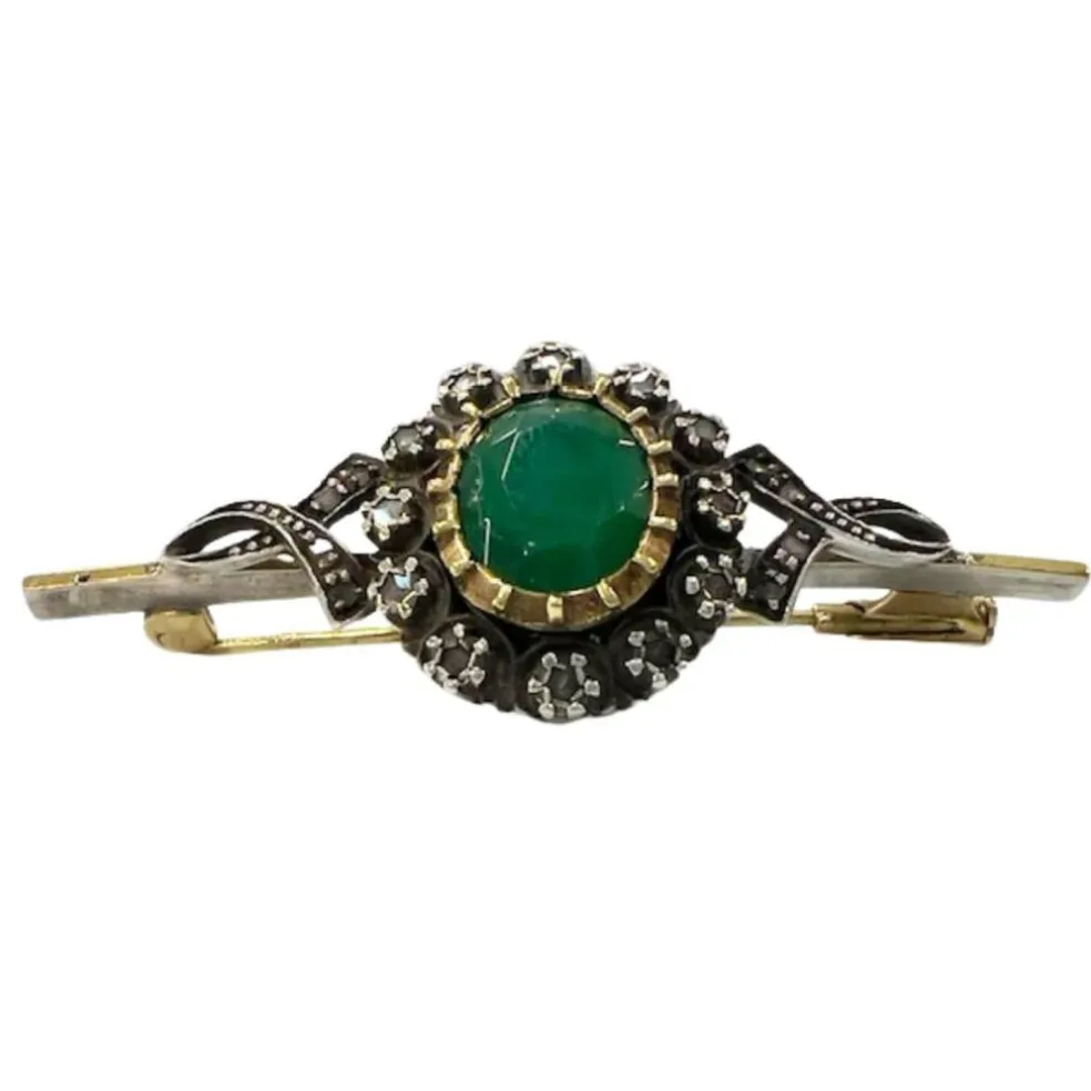 Broche en argent et or taille française avec agate verte contrastante