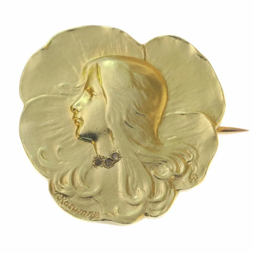 Broche en or