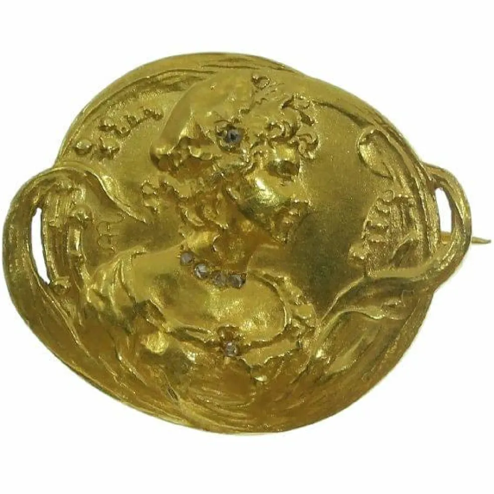 Broche en or