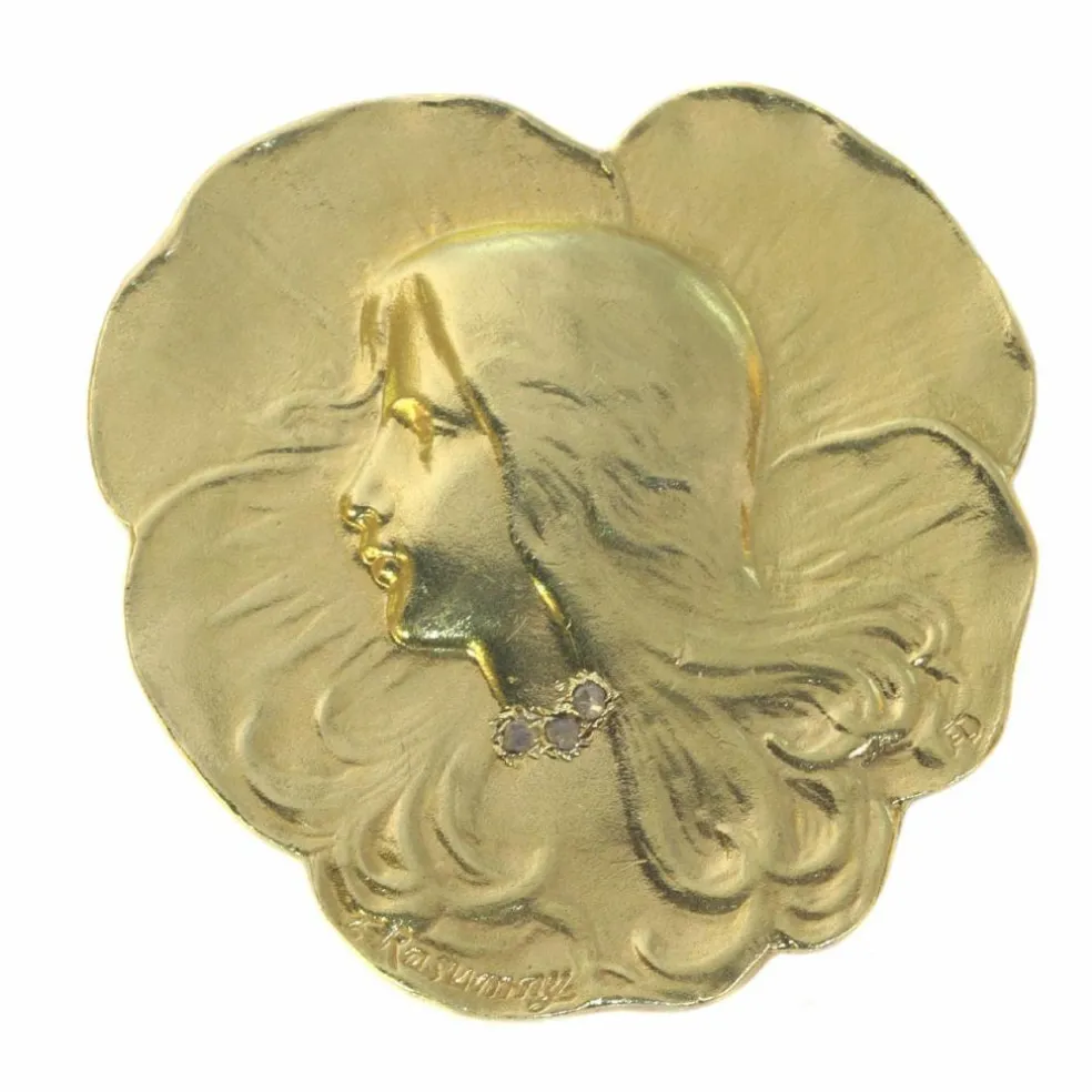 Broche en or