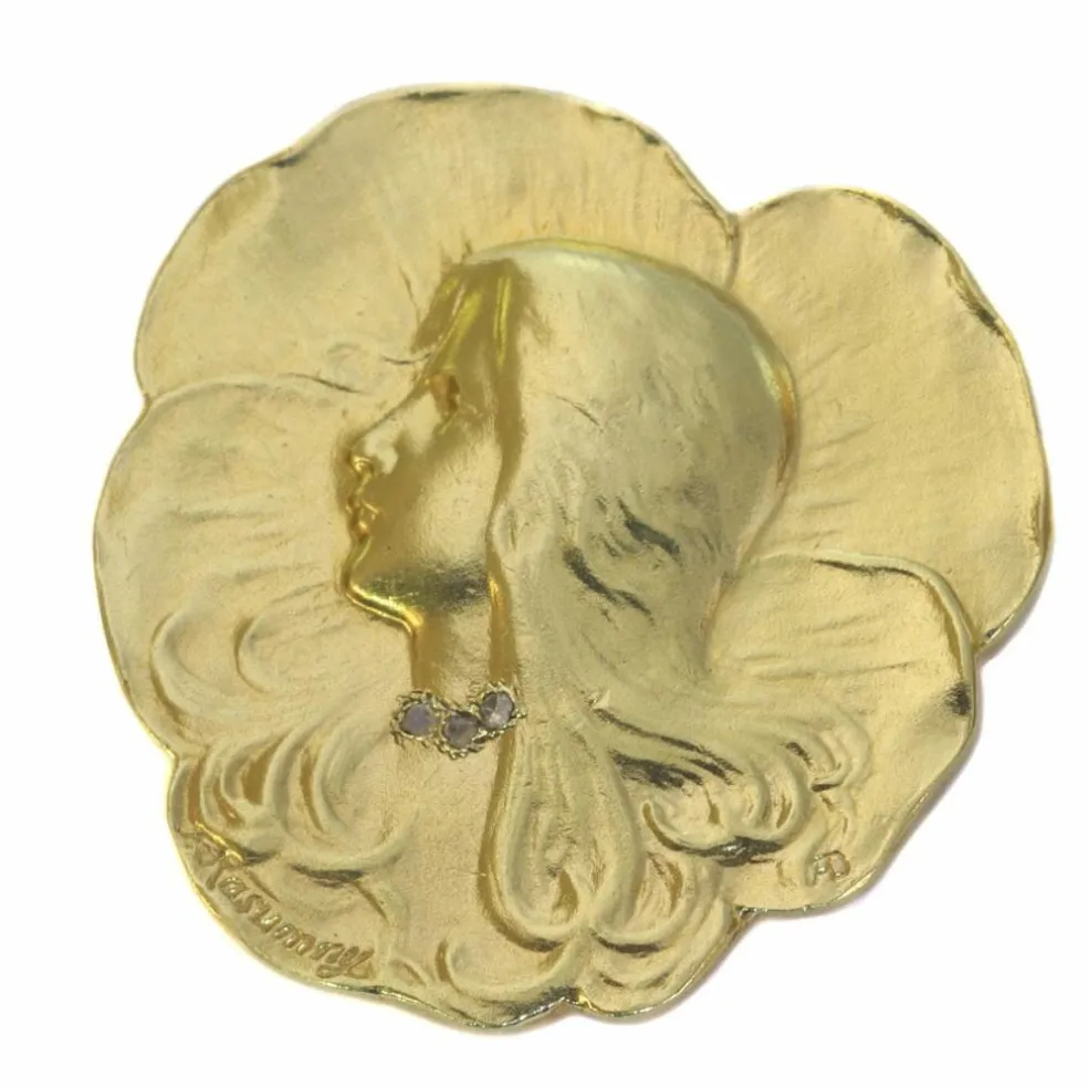 Broche en or