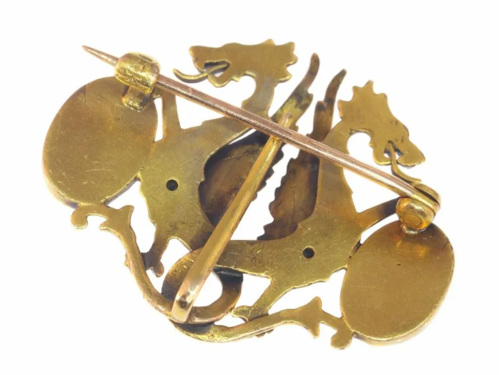 Broche en or