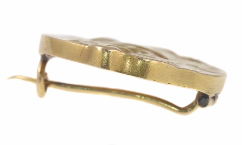 Broche en or