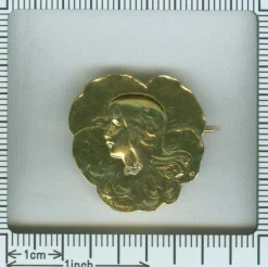 Broche en or