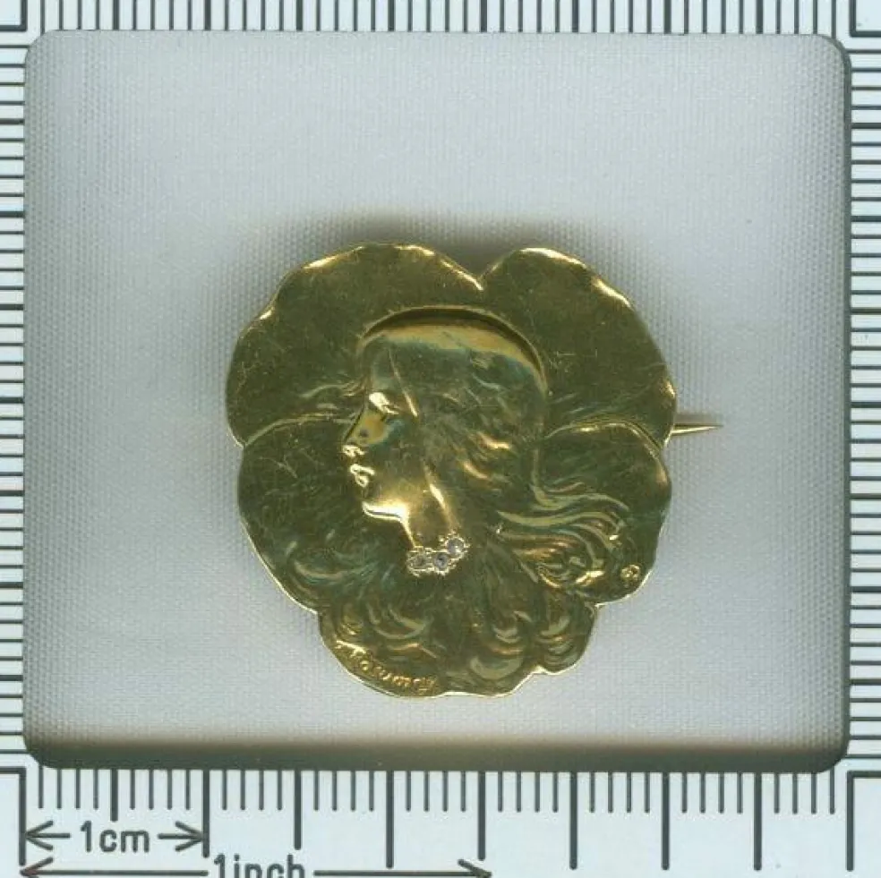 Broche en or