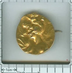 Broche en or