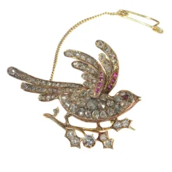 Broche en or avec diamants