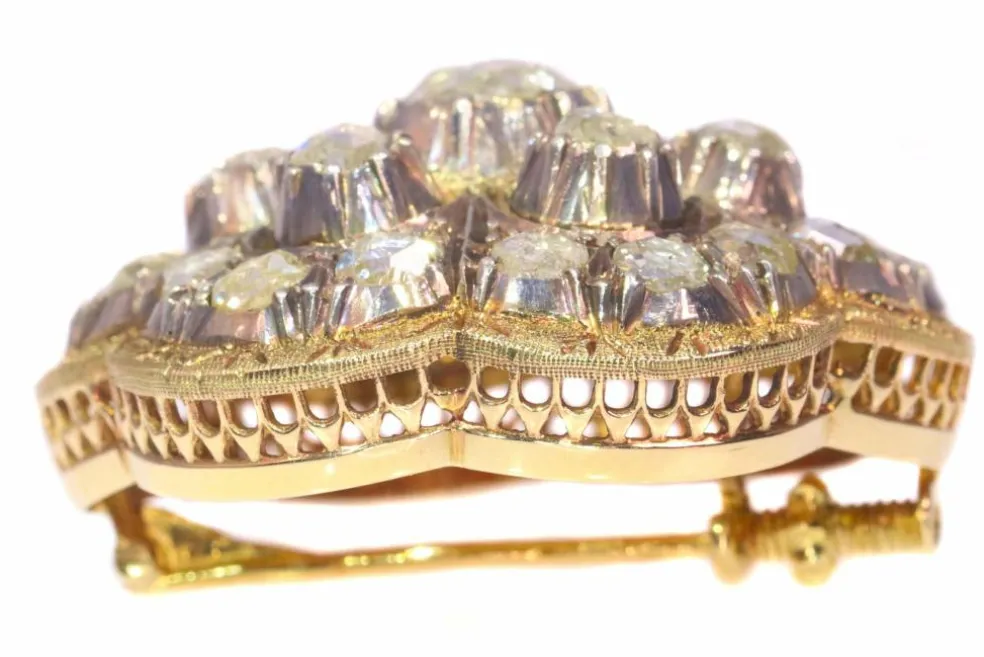 Broche en or avec diamants