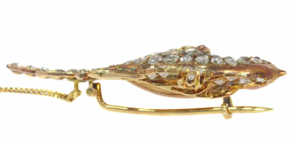 Broche en or avec diamants