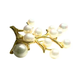Broche en or avec perles