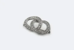 Broche en or blanc avec diamants