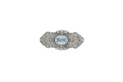 Broche en or blanc avec huit-huit diamants et aigue-marine
