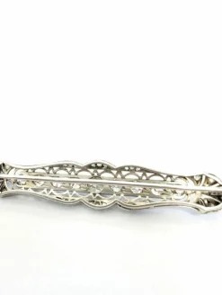 Broche en or blanc et diamants