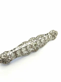 Broche en or blanc et diamants