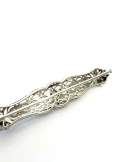 Broche en or blanc et diamants