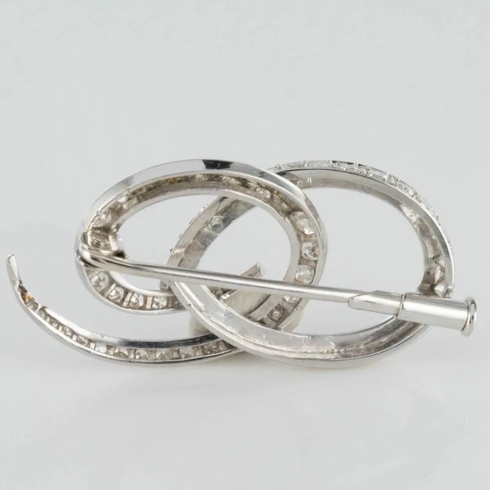 Broche en or blanc et diamants