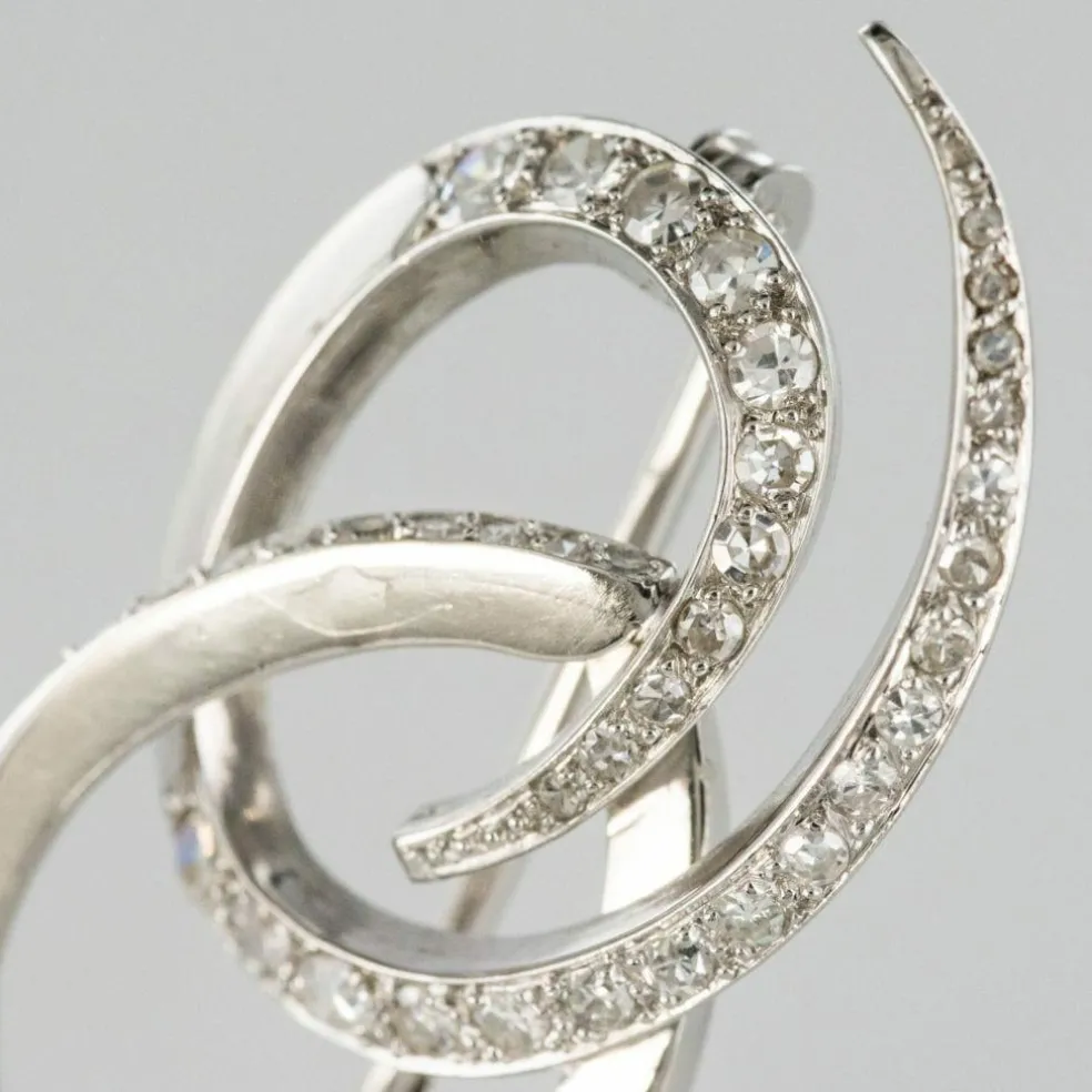 Broche en or blanc et diamants