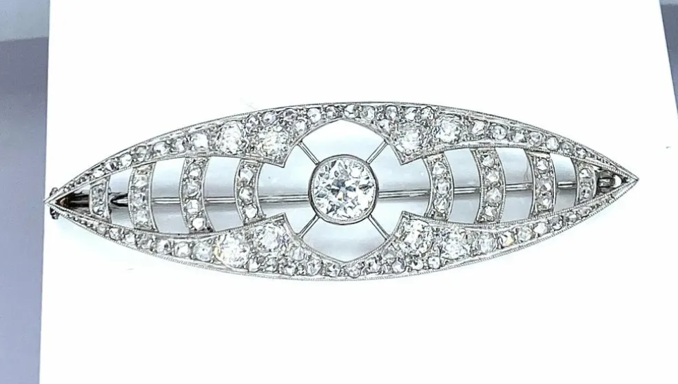 Broche en or blanc et platine sertie de diamants vers 1900